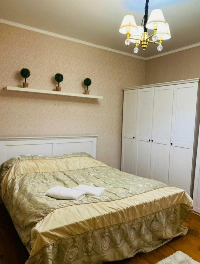 Бульвар Эркиндик74 Bishkek Esterno foto